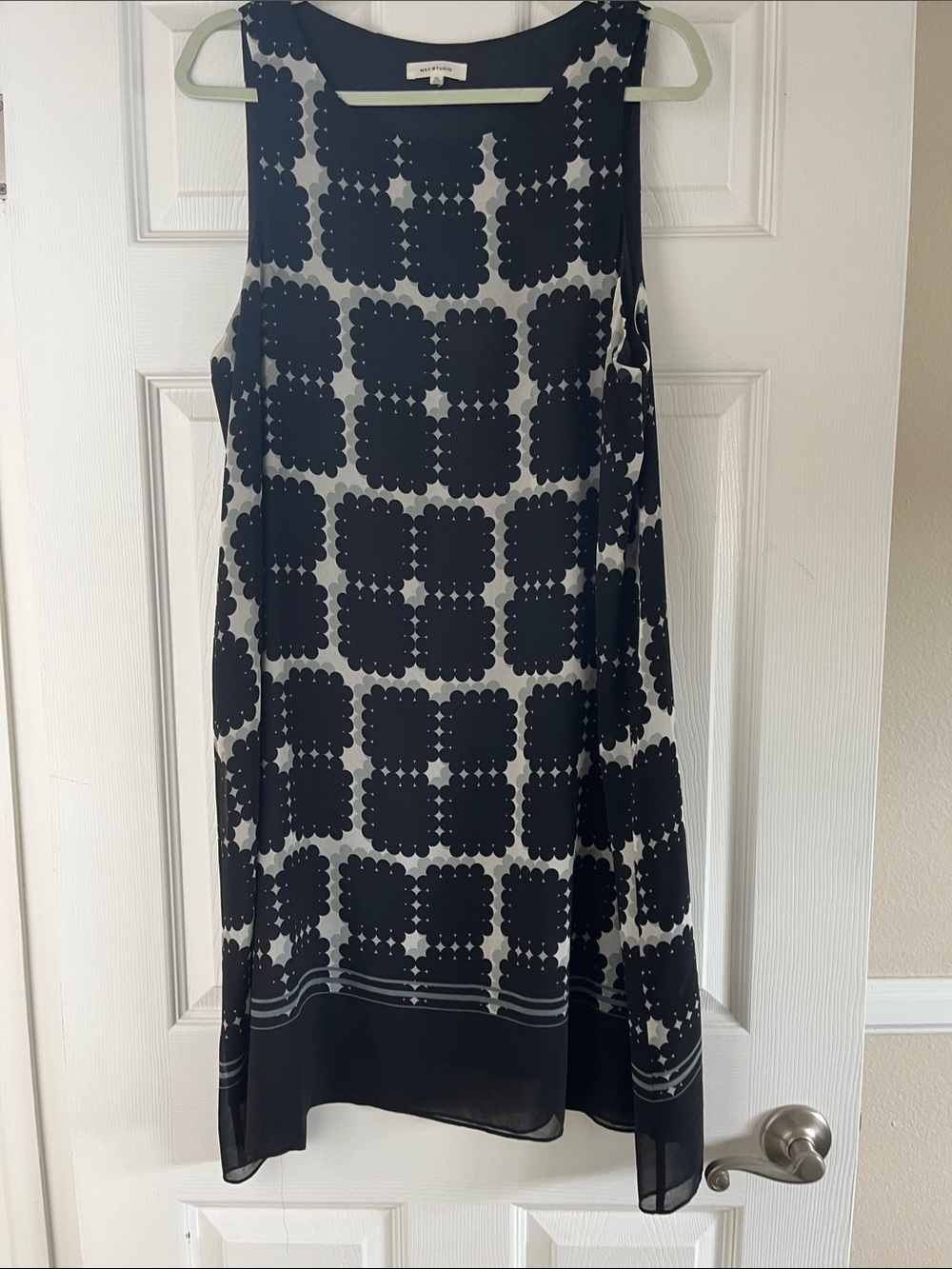 Max Studio Sleeveless Black & White Geometric Shift Dress